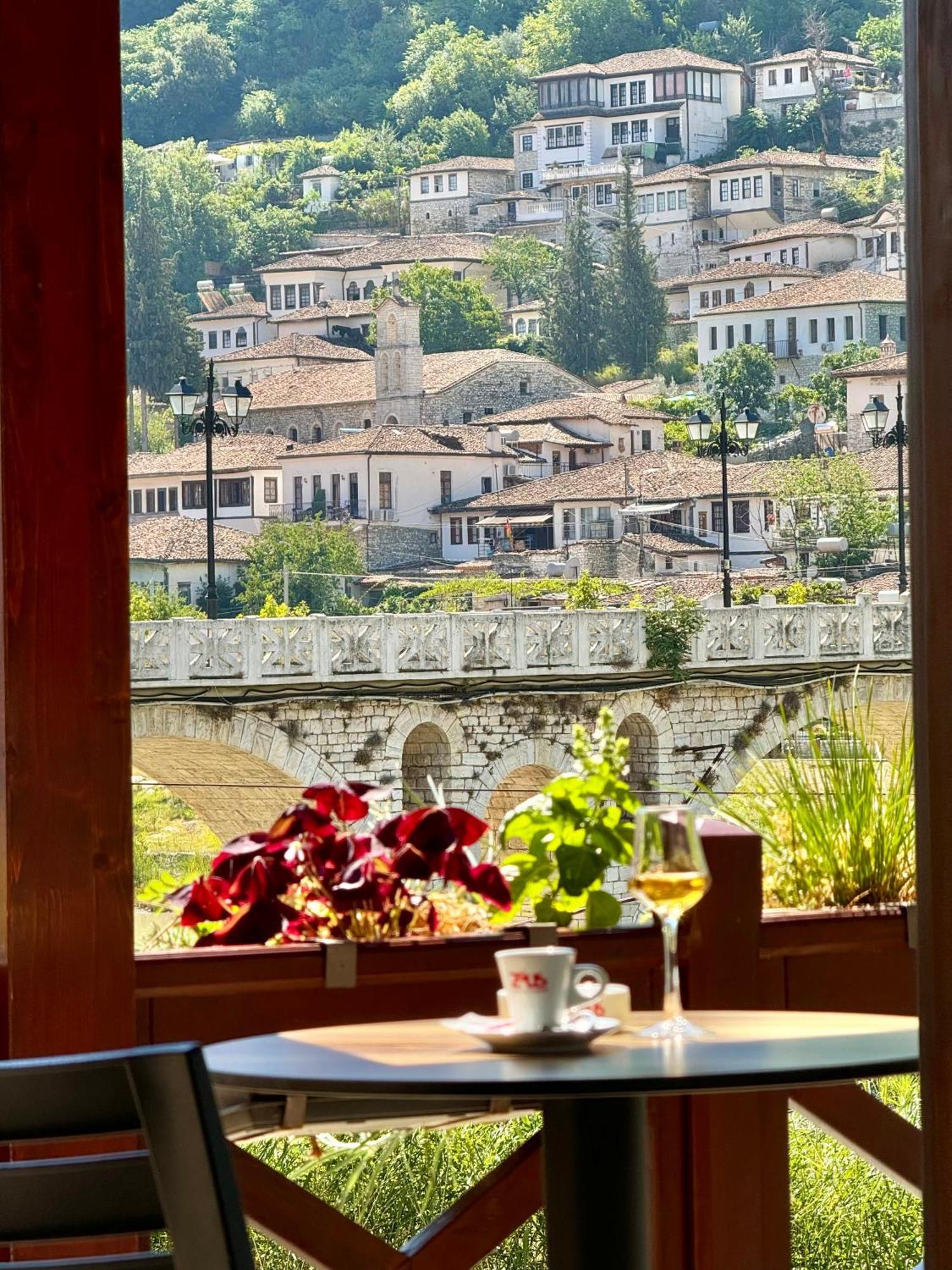 Bujtina Apsus Hotel Berat Luaran gambar
